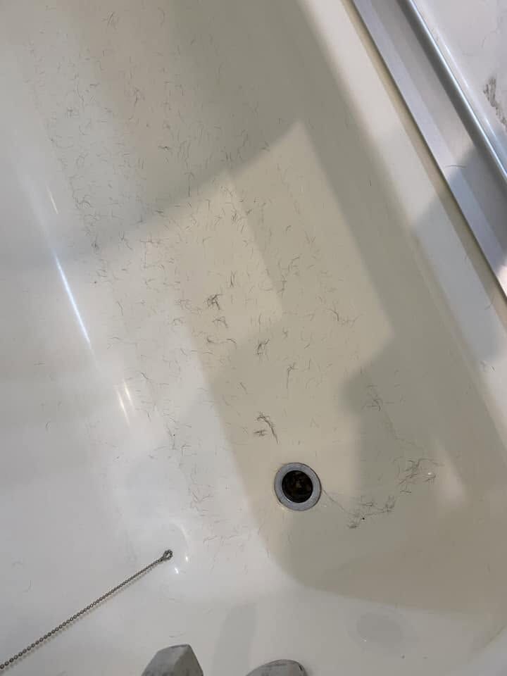 Bathtub before cleaning